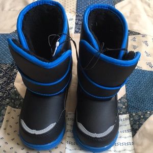 Snow boots